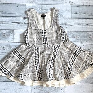 RD&Koko sleeveless top- size small. Crème and navy blue geometric print.